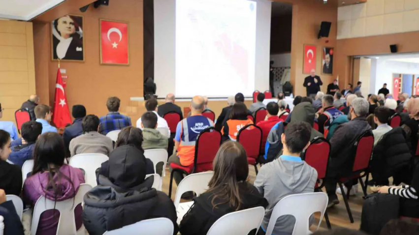 Şile’de deprem farkındalığını yükselten konferans